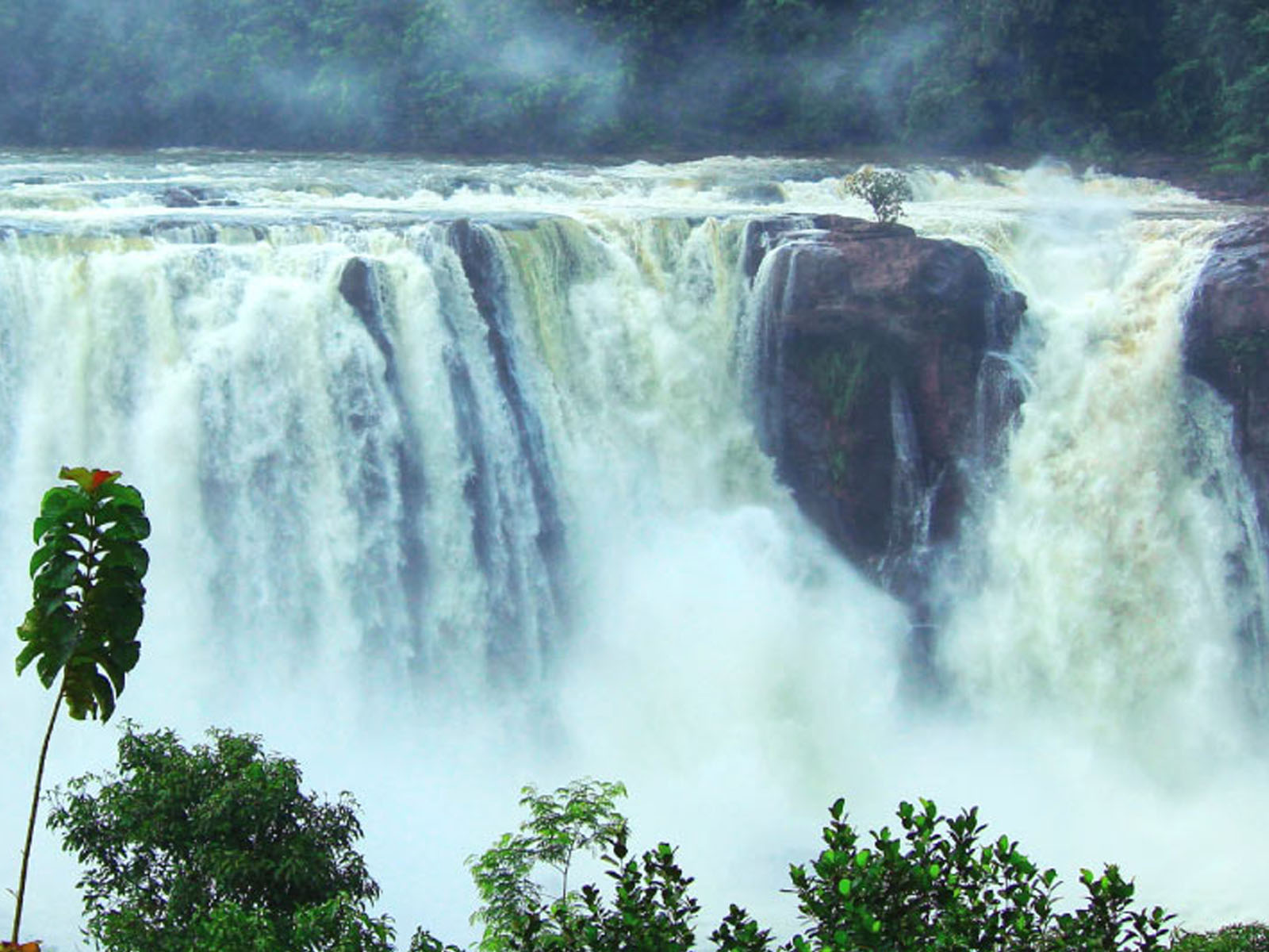 athirampalliwaterfallsgallery